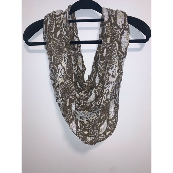 Alfred Sung | Infinity scarf snake skin print - Picture 3 of 4